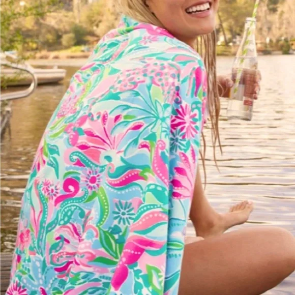 Lilly Pulitzer Lounge Towel Oversized Floral Pink Blue Beach Blanket Picnic NWT - Picture 3 of 6